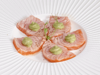 SASHIMI SALMONE SCOTTATO CON SALSA AVOCADO