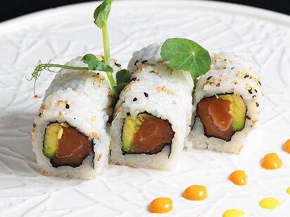 Salmone avocado maki