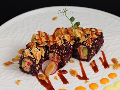 NERO MANDOLE ROLL